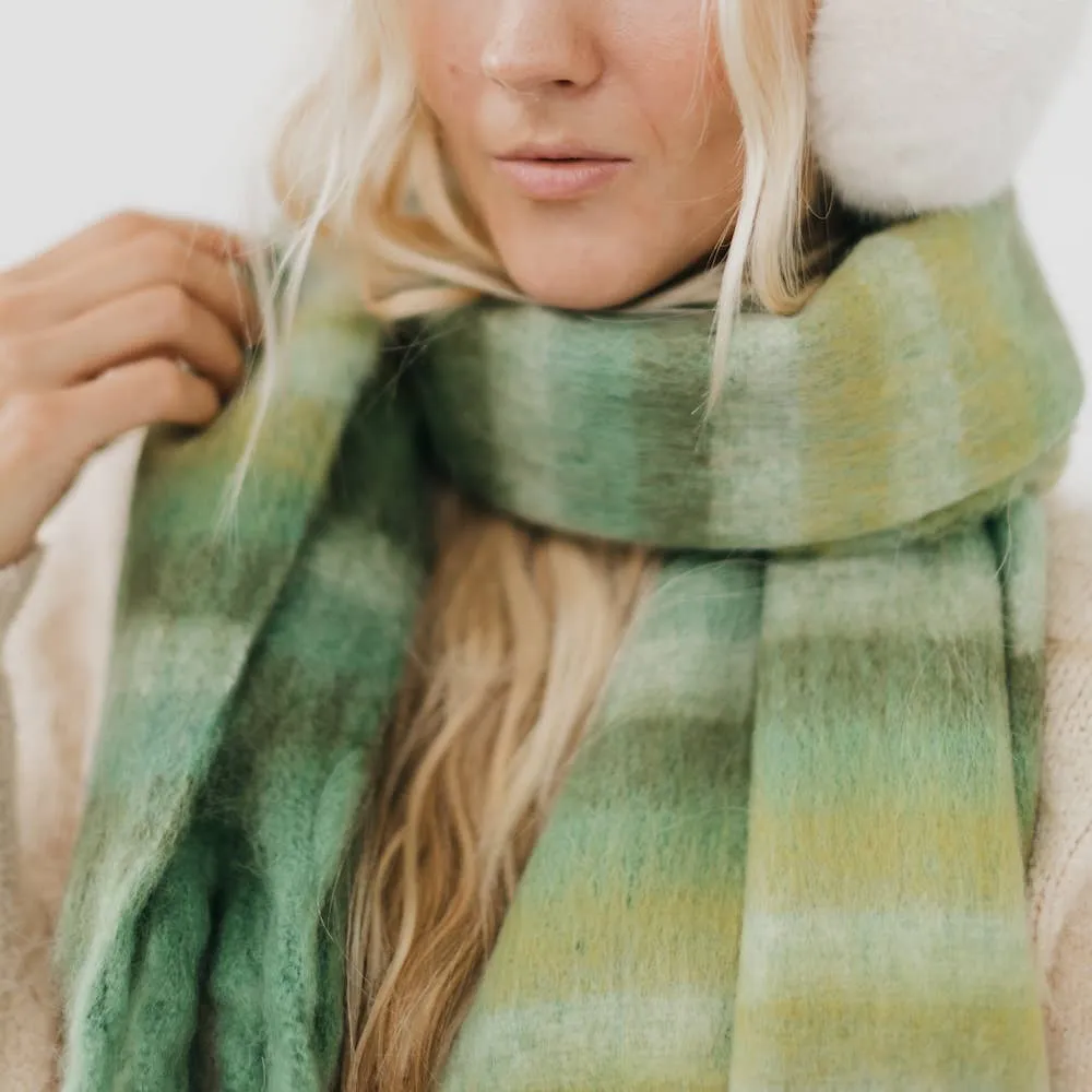 Pretty Simple | Adventure Ombre Scarf: Green