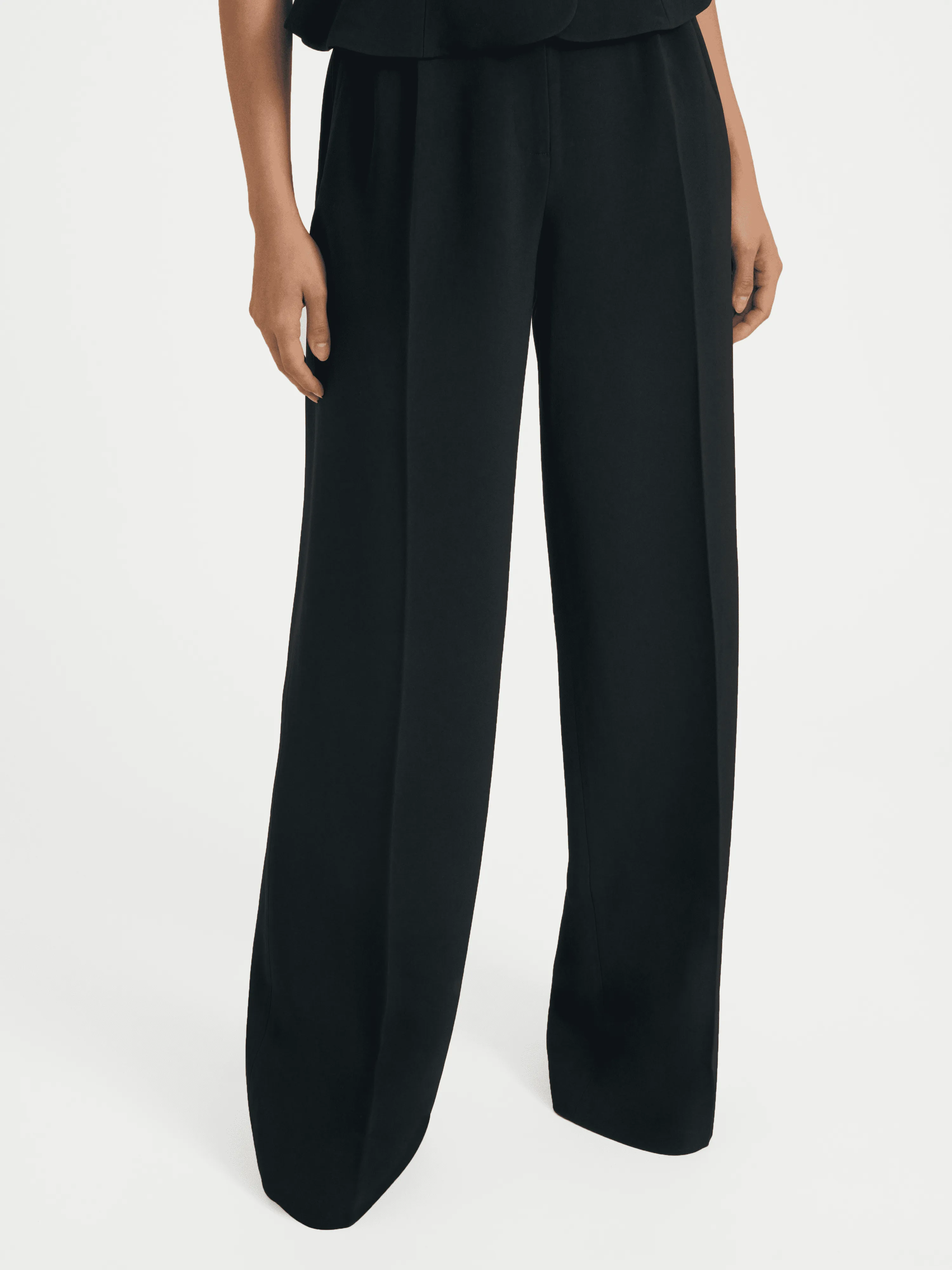 Wide Tailored Trouser in Black